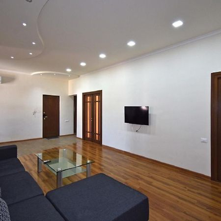 Tumanyan Street 3 Bedroom Deluxe Apartment With Large Balcony Tm662 يريفان المظهر الخارجي الصورة