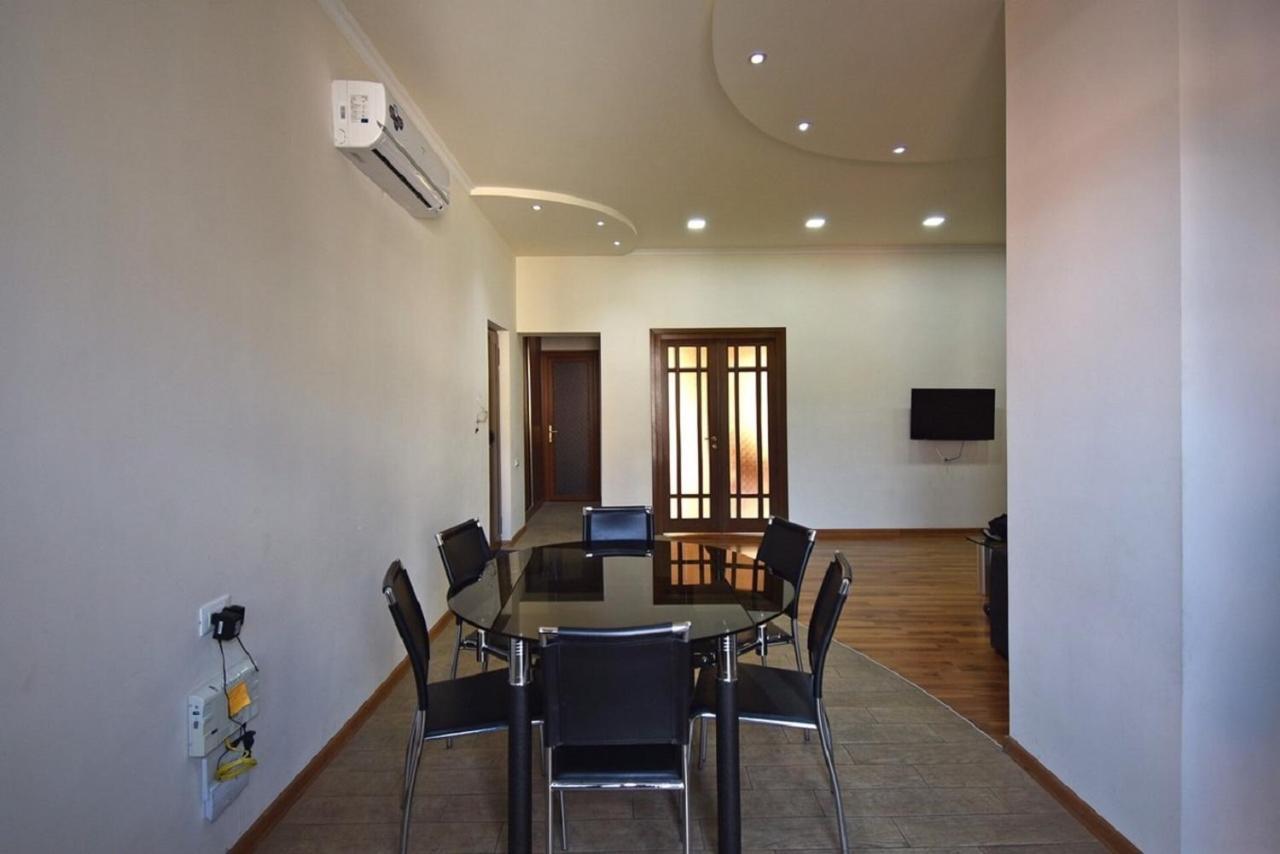 Tumanyan Street 3 Bedroom Deluxe Apartment With Large Balcony Tm662 يريفان المظهر الخارجي الصورة