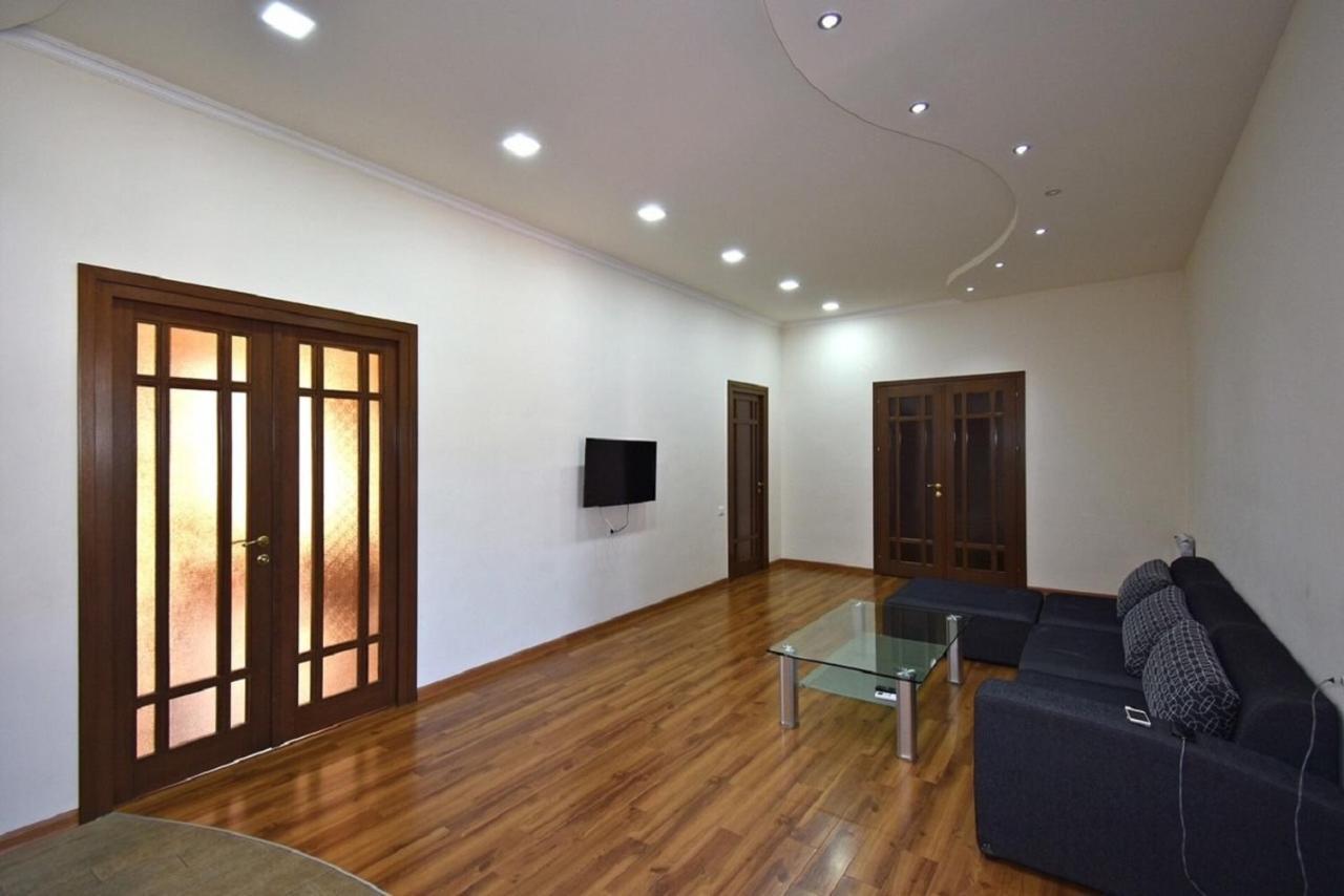 Tumanyan Street 3 Bedroom Deluxe Apartment With Large Balcony Tm662 يريفان المظهر الخارجي الصورة