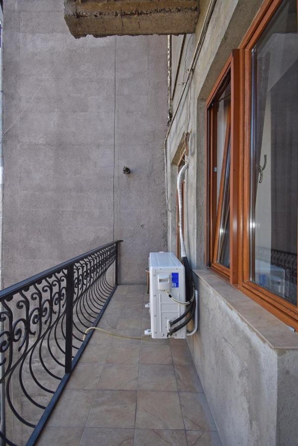 Tumanyan Street 3 Bedroom Deluxe Apartment With Large Balcony Tm662 يريفان المظهر الخارجي الصورة
