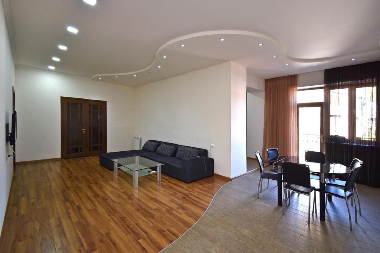 Tumanyan Street 3 Bedroom Deluxe Apartment With Large Balcony Tm662 يريفان المظهر الخارجي الصورة