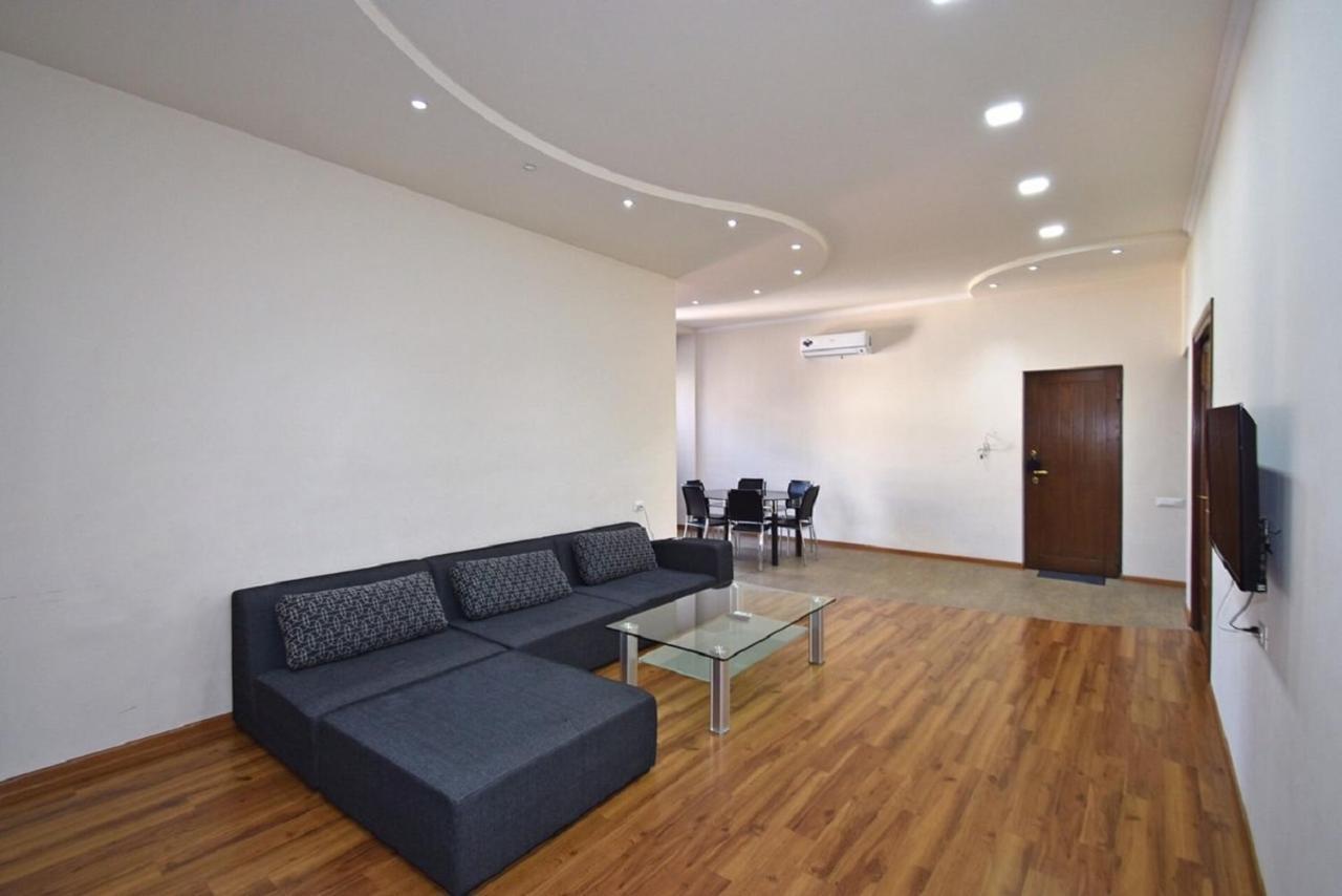 Tumanyan Street 3 Bedroom Deluxe Apartment With Large Balcony Tm662 يريفان المظهر الخارجي الصورة