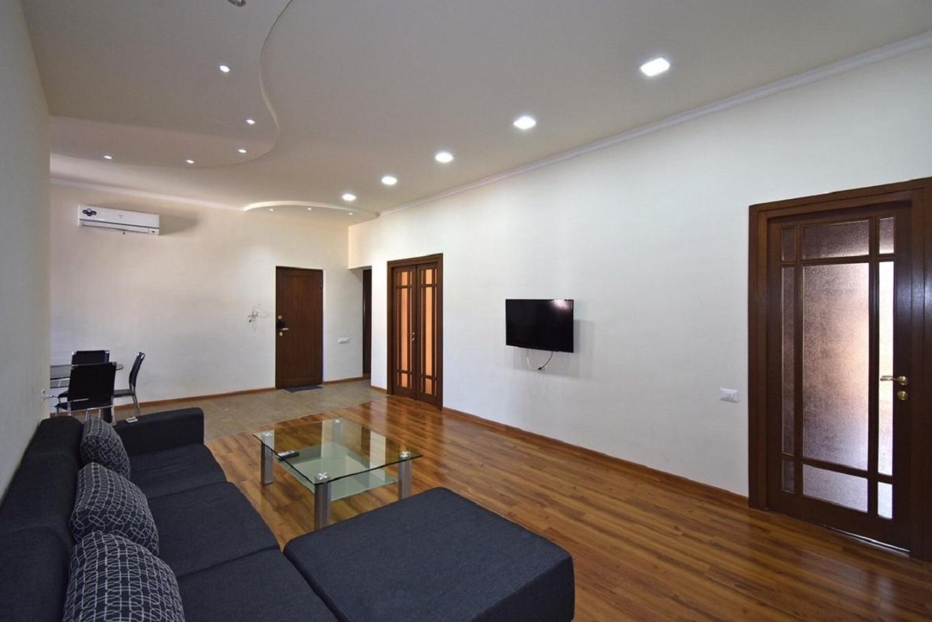 Tumanyan Street 3 Bedroom Deluxe Apartment With Large Balcony Tm662 يريفان المظهر الخارجي الصورة