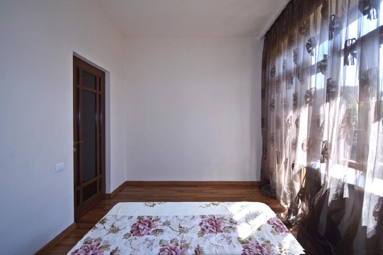 Tumanyan Street 3 Bedroom Deluxe Apartment With Large Balcony Tm662 يريفان المظهر الخارجي الصورة