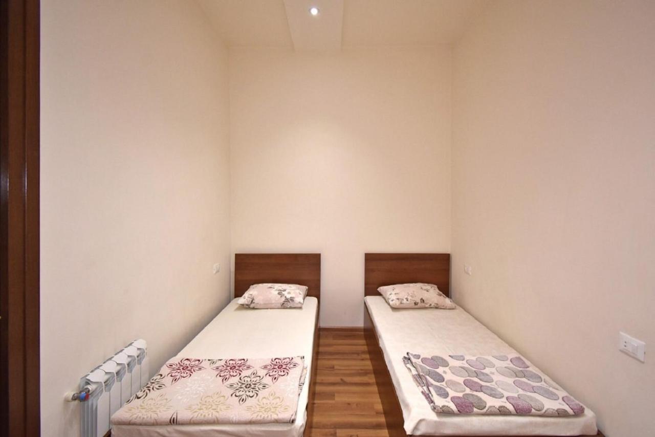 Tumanyan Street 3 Bedroom Deluxe Apartment With Large Balcony Tm662 يريفان المظهر الخارجي الصورة