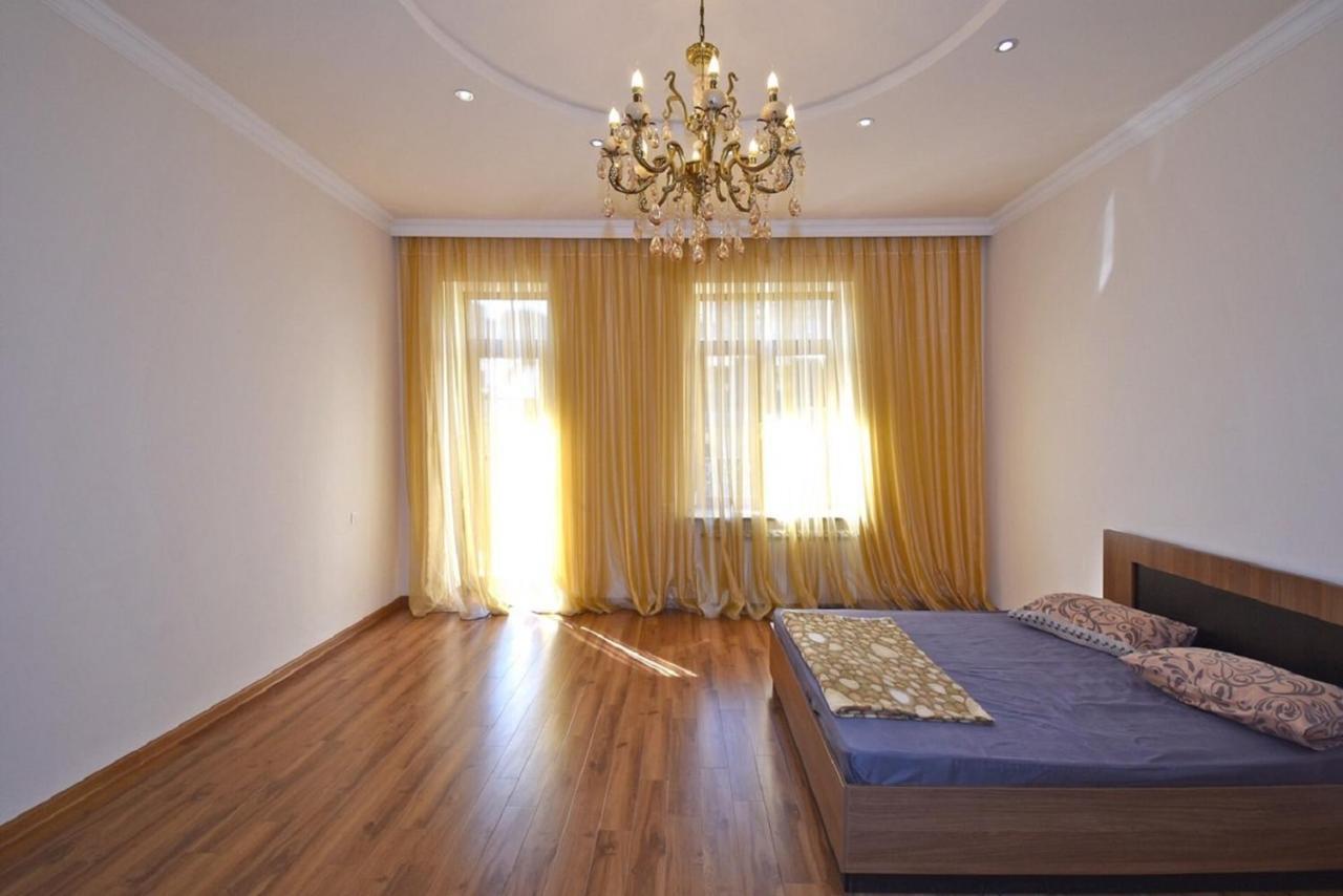 Tumanyan Street 3 Bedroom Deluxe Apartment With Large Balcony Tm662 يريفان المظهر الخارجي الصورة