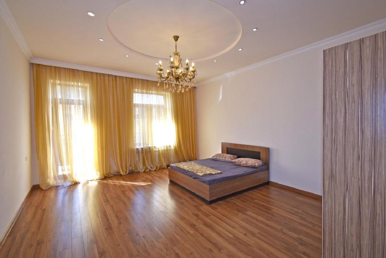 Tumanyan Street 3 Bedroom Deluxe Apartment With Large Balcony Tm662 يريفان المظهر الخارجي الصورة