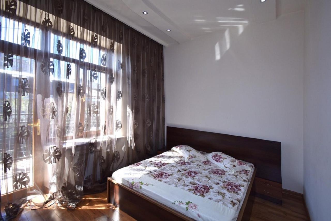 Tumanyan Street 3 Bedroom Deluxe Apartment With Large Balcony Tm662 يريفان المظهر الخارجي الصورة