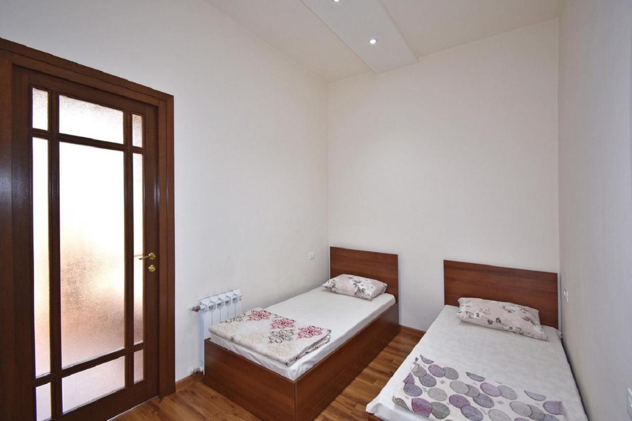Tumanyan Street 3 Bedroom Deluxe Apartment With Large Balcony Tm662 يريفان المظهر الخارجي الصورة