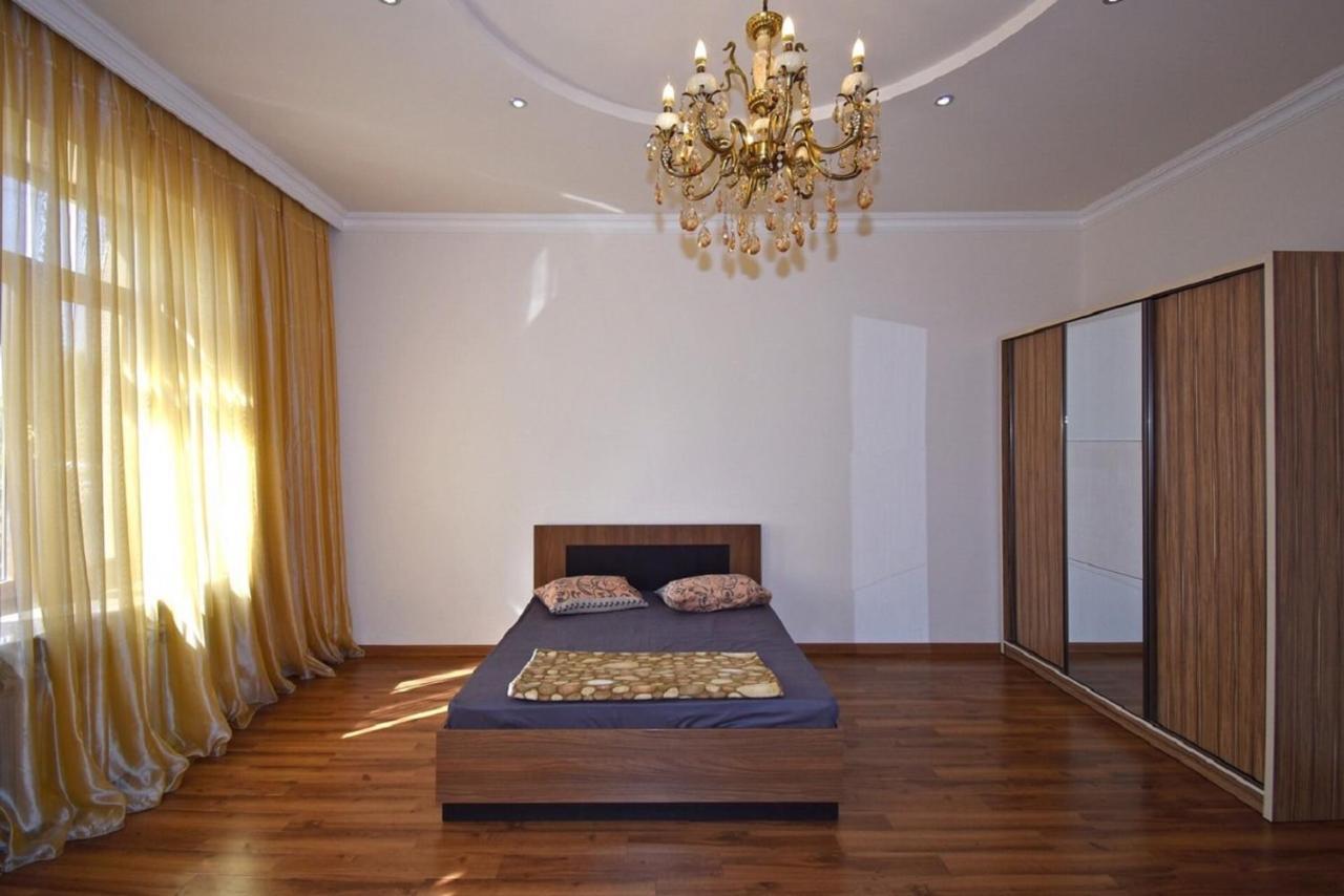 Tumanyan Street 3 Bedroom Deluxe Apartment With Large Balcony Tm662 يريفان المظهر الخارجي الصورة