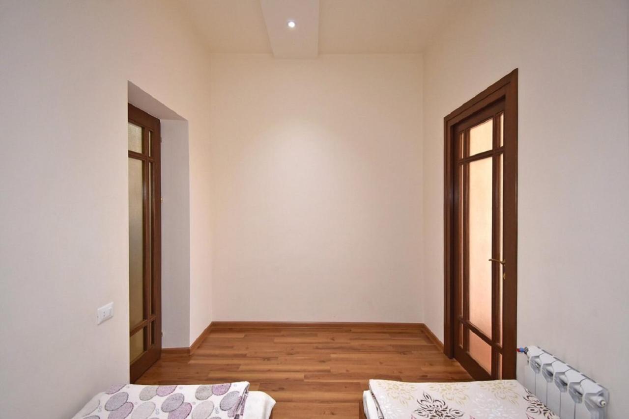 Tumanyan Street 3 Bedroom Deluxe Apartment With Large Balcony Tm662 يريفان المظهر الخارجي الصورة